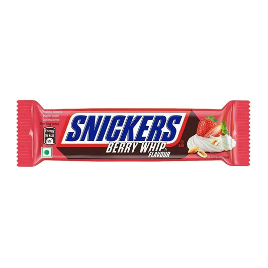 Chocolate Snickers Berry Whip embalagem vermelha com frutas silvestres